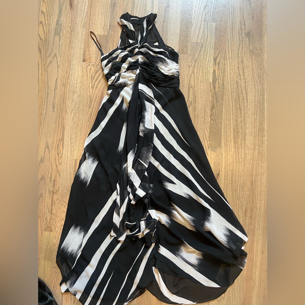 White House black market flowy key hole dress